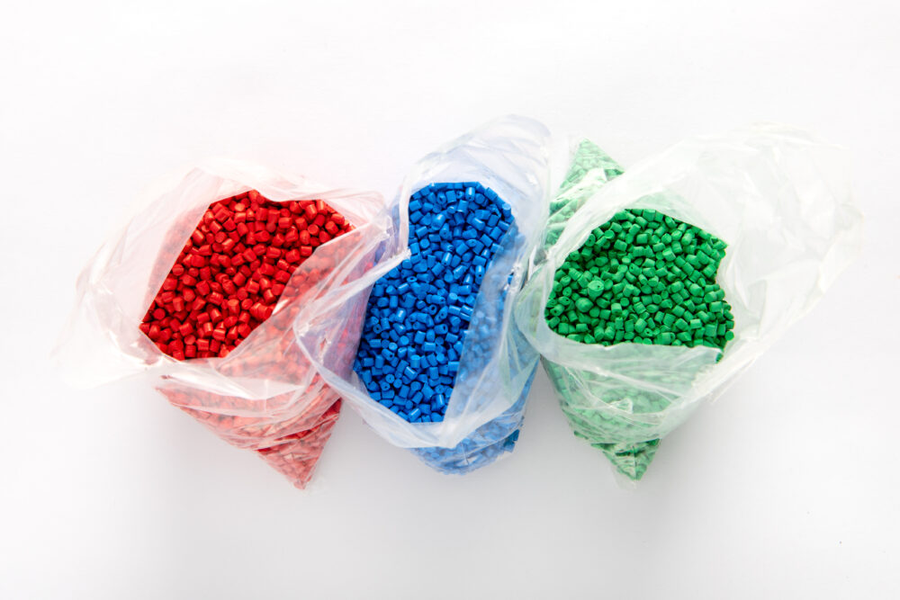 Granulat, z którego wykonywane są plastikowe wyroby, m.in plastikowe bulelki czy plastikowe torby